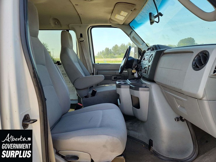 2014-ford-cargo-image-20