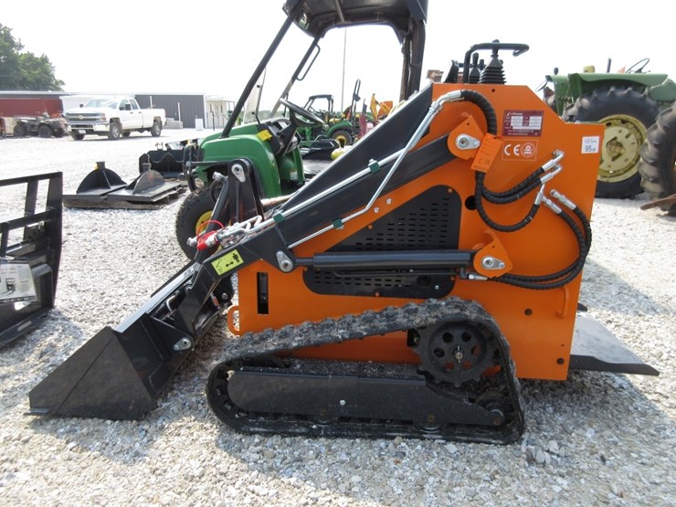 land-hero-mini-skid-steer-image-6