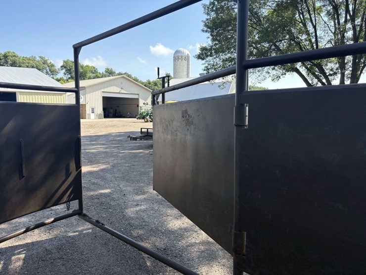 bz-welding-portable-cattle-tub/alley,-adjustable-width-alley,-slide-gates-on-both-ends-of-alley,-tub-image-21