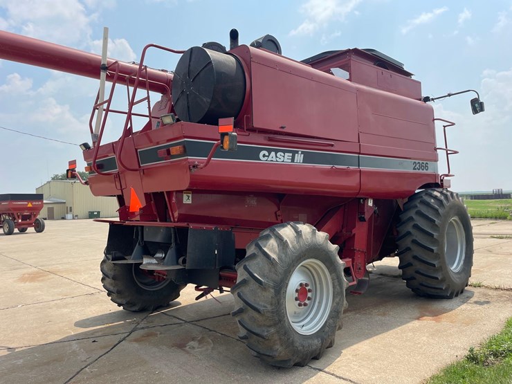 2002-case-ih-2366-image-4