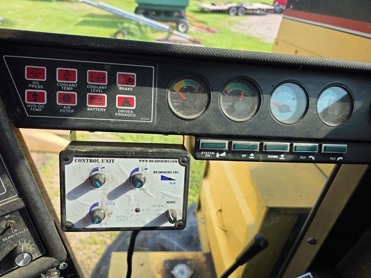 new-holland-tr87-image-44