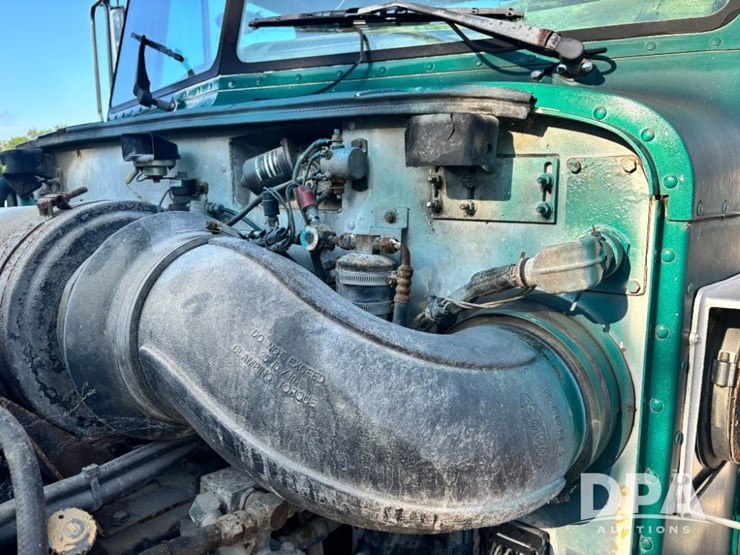 1993-peterbilt-377-image-54