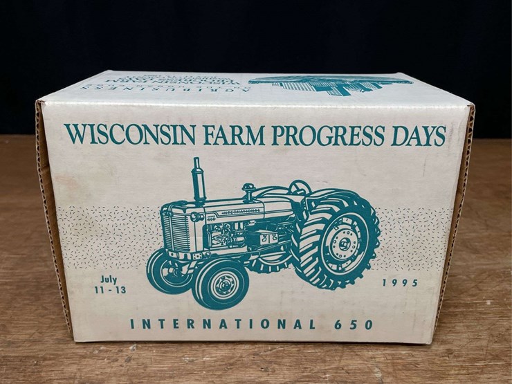 1/16-ih-650-1995-wisconsin-nib-ertl-image-16