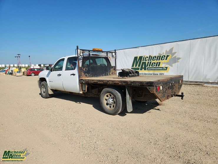 2011-chevrolet-silverado-3500hd-image-3