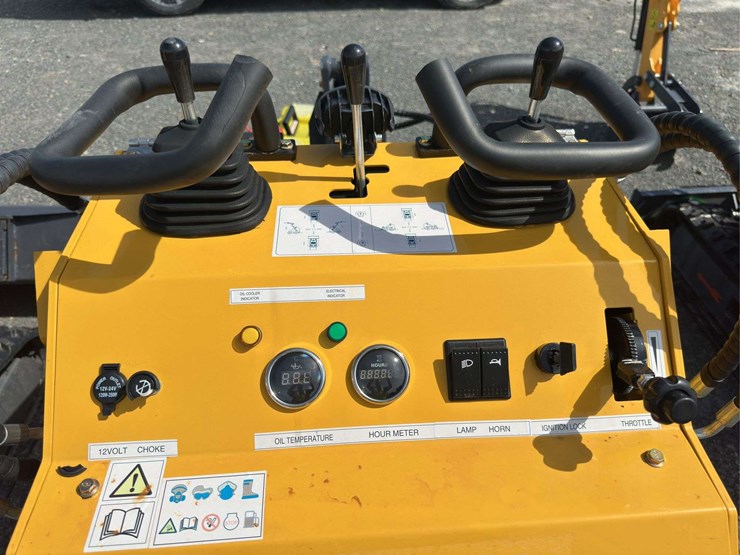 landhero-ldh-t-460-mini-skid-steer-loader-image-8