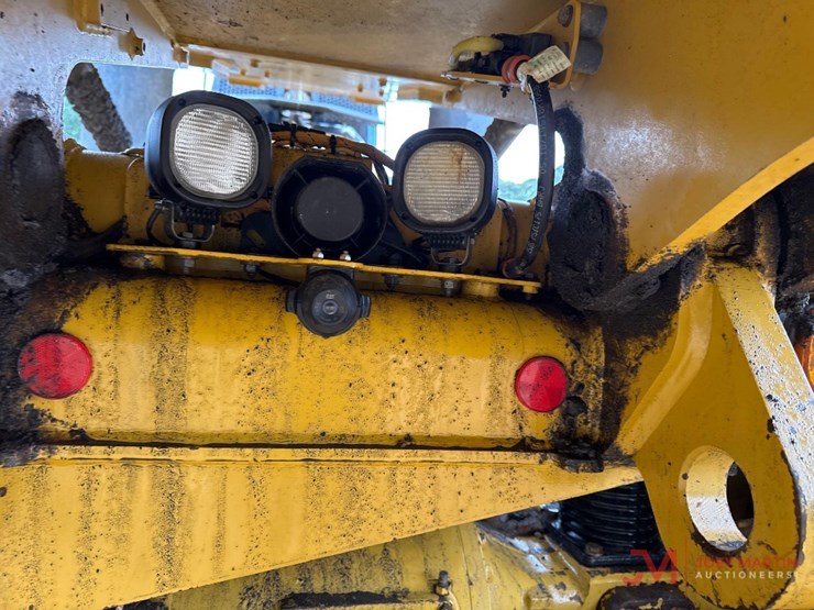 caterpillar-730-image-10