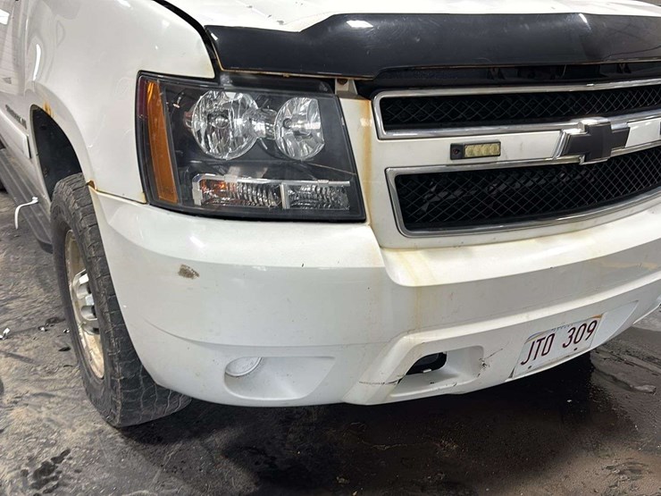 2007-chevrolet-suburban-image-37