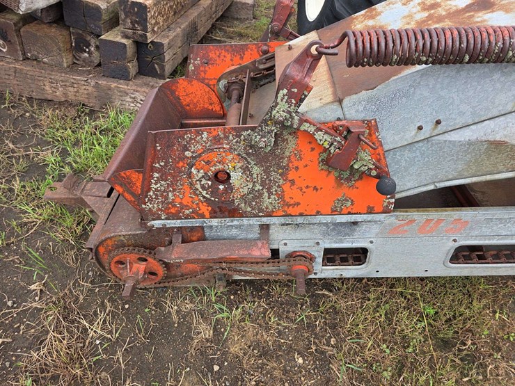 no.-205-conveyor,-540-pto,-approx-40’,-8-14-tires-on-4-bolt-rims-image-4