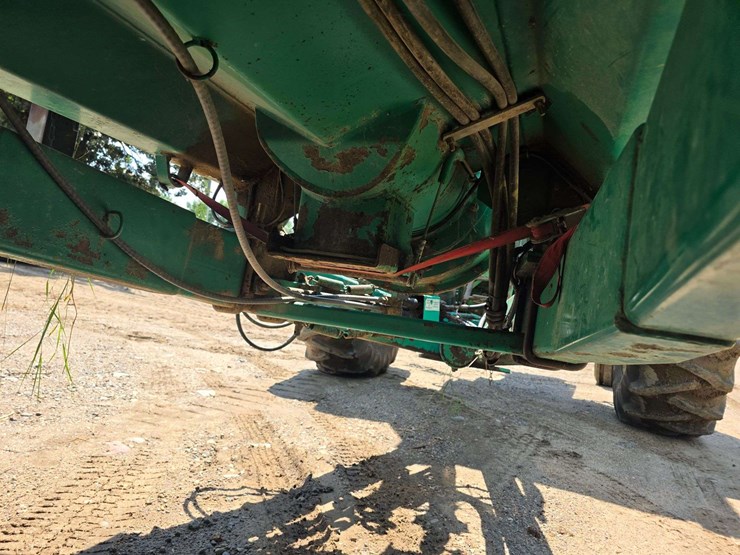 houle-7300-gallon-manure-tank,-3-axle,-front-and-back-axles-steer,-725/65-26-tires,-was-used-in-spri-image-29
