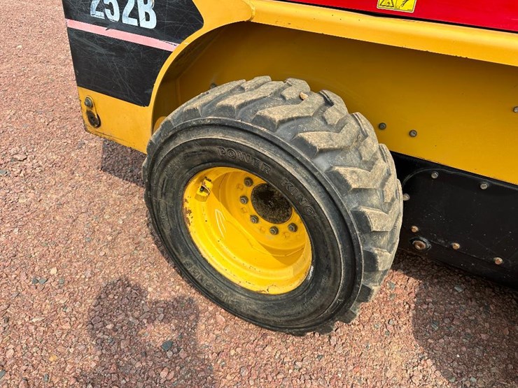 caterpillar-252b-image-16