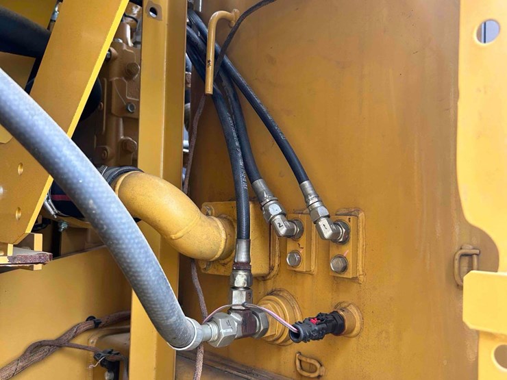 2018-caterpillar-320gc-image-25