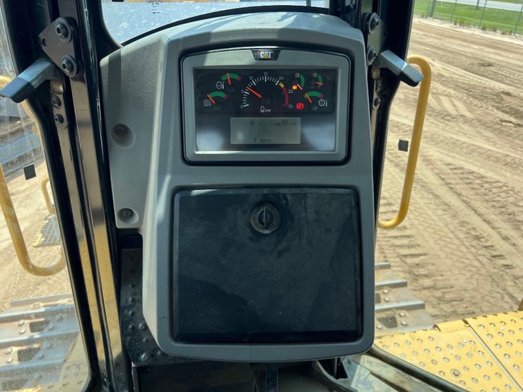 2015-caterpillar-d9t-image-37