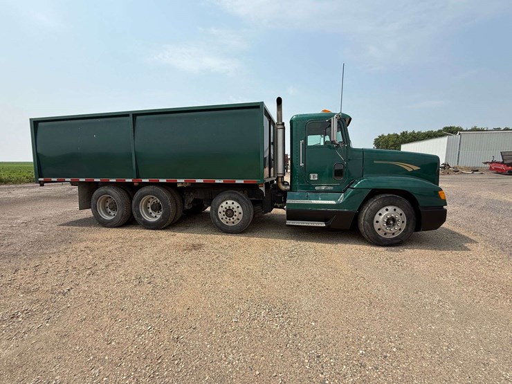 1993-freightliner-fld120-image-10