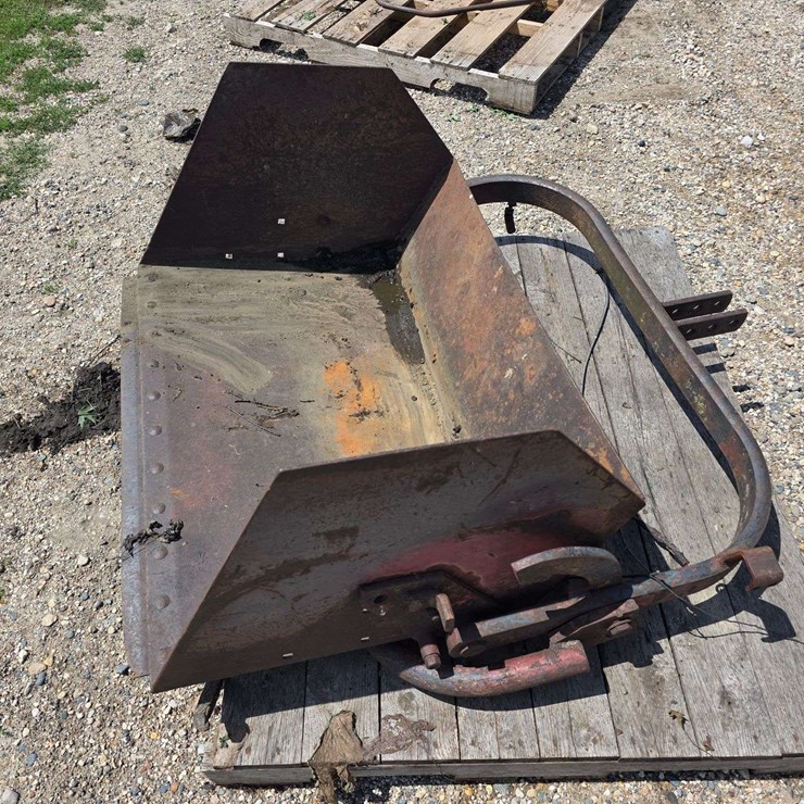 IH Quick Hitch Dirt Mover