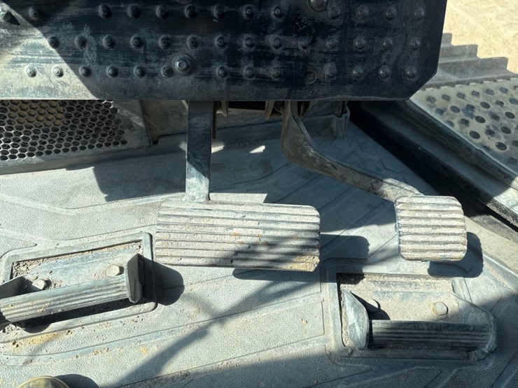 2018-caterpillar-d6t-lgp-image-33