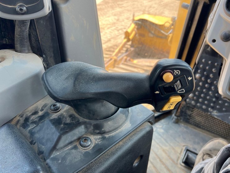 2019-caterpillar-d6t-lgp-image-34