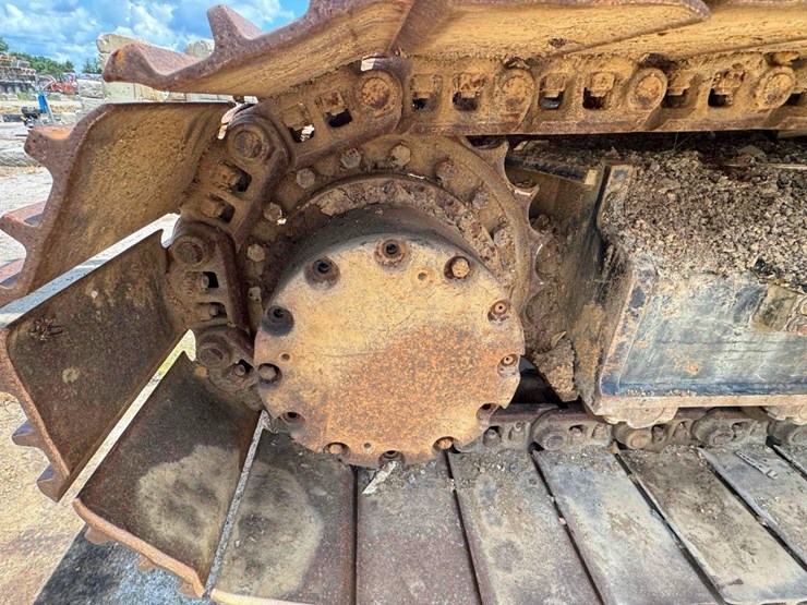 2014-deere-210g-lc-image-54