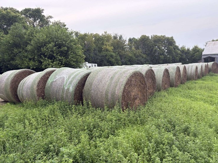 2025-john-deere-568-image-5