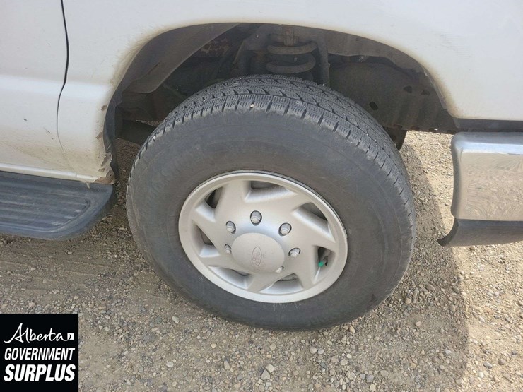2013-ford-cargo-image-12