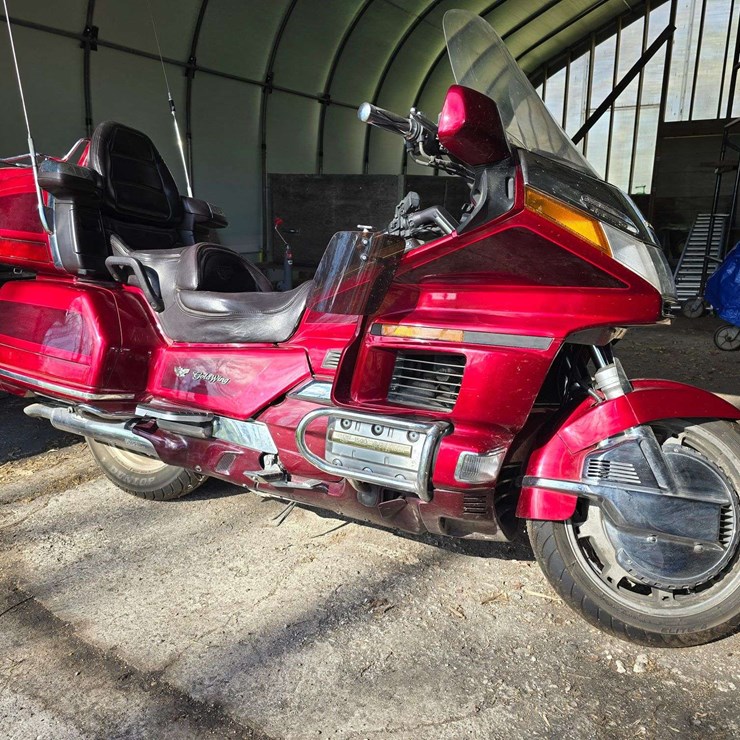 1996 Honda Goldwing GL1500SE, 101,566 Miles, AM/FM/Tape, Air Ride, New Front and Rear Tires, Works a