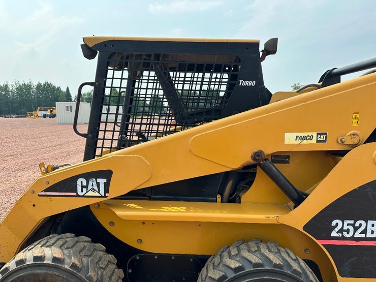 caterpillar-252b-image-10