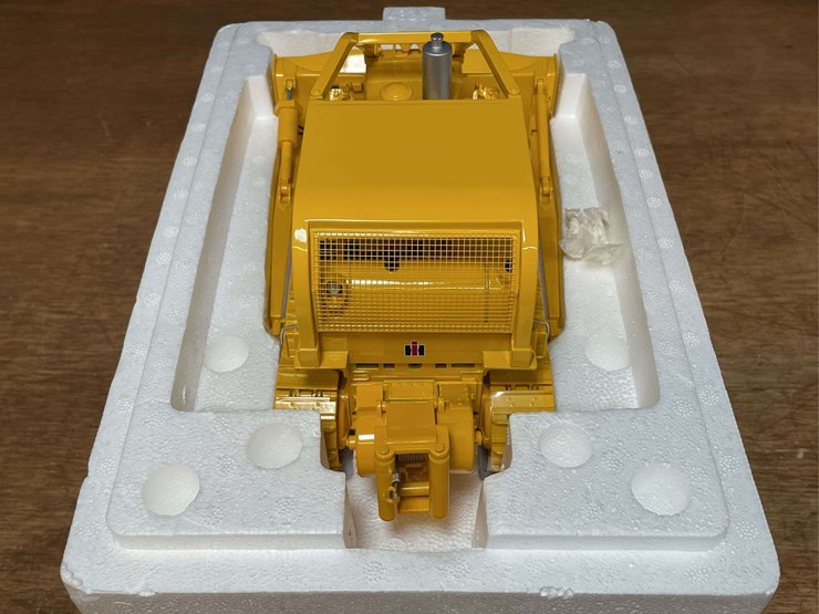 1/25-ih-td25-crawler-nib-1st-gear-image-8