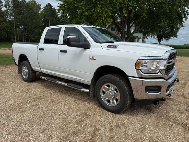 2024-ram-2500-tradesman-image-7