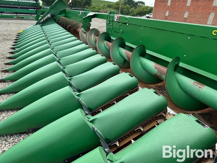 2021-john-deere-c18r-image-16
