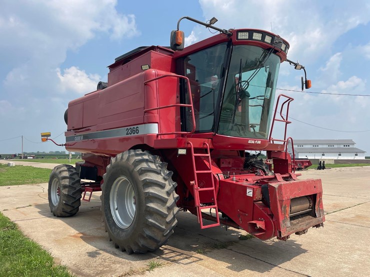 2002-case-ih-2366-image-3