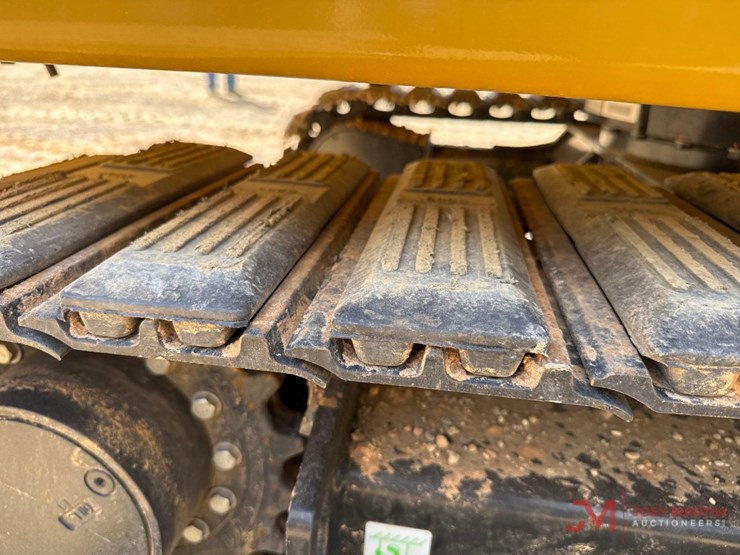 2025-caterpillar-305.5-image-7