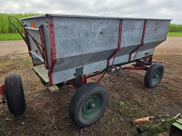 galvanized-flair-box-with-hoist-in-working-order,-on-running-gear,-wood-floor,-16”-tires-on-5-bolt-r-image-11