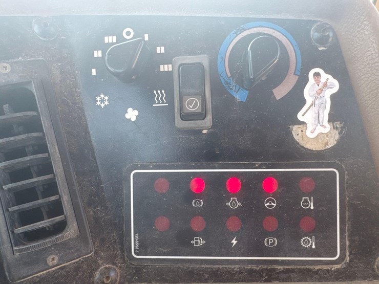 1998-caterpillar-d250e-image-29