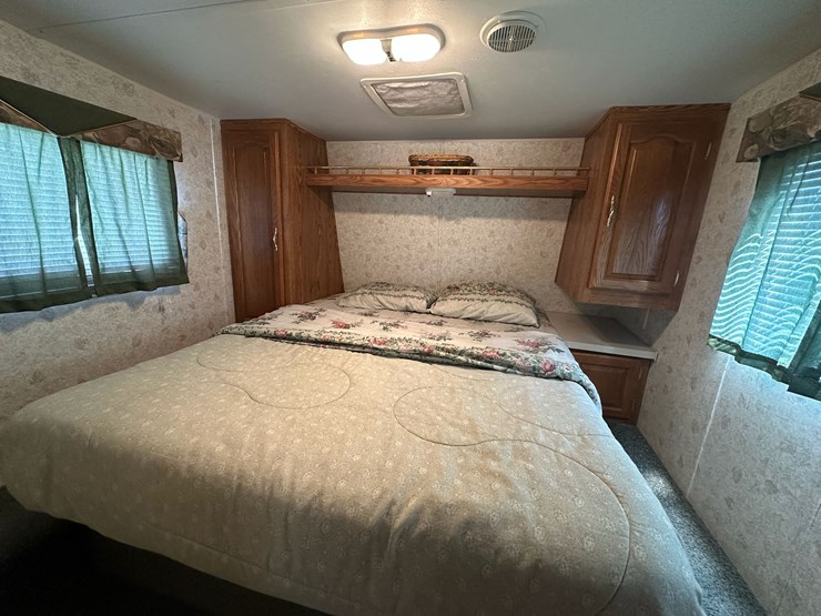 #8570-•-sierra-27'-gooseneck-camper-(has-wi-title)-image-27