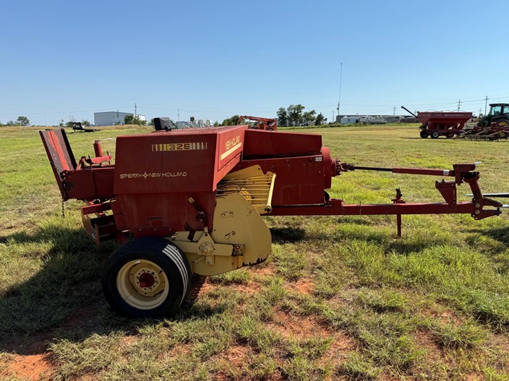 new-holland-326-image-8
