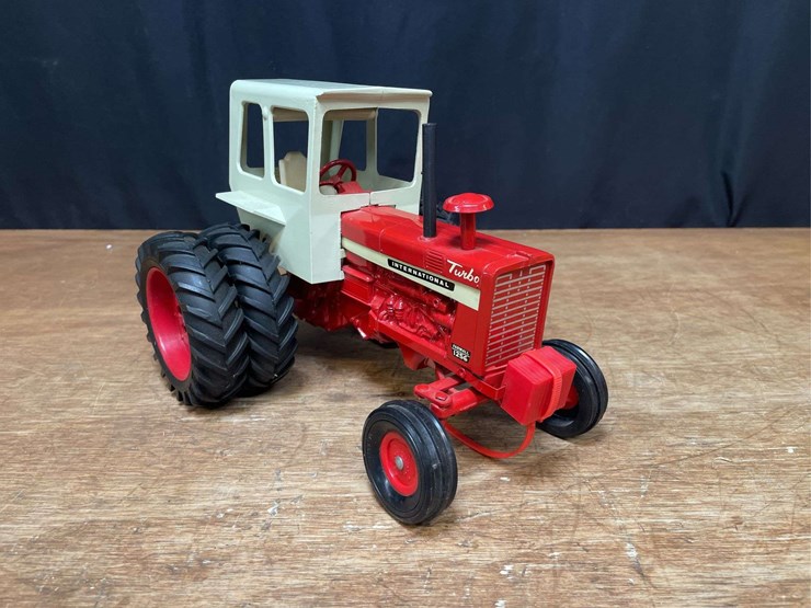 1/16-ih-1256-ertl-image-8