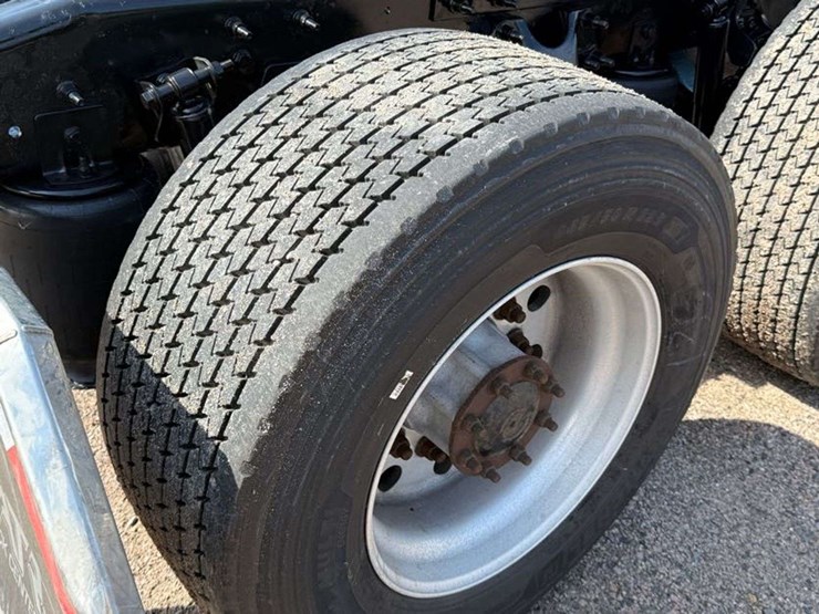 2020-ih-lt625-sleeper-semi,-435,369-miles-on-truck-(complete-overhaul-@-232,740-miles-with-paperwork-image-29