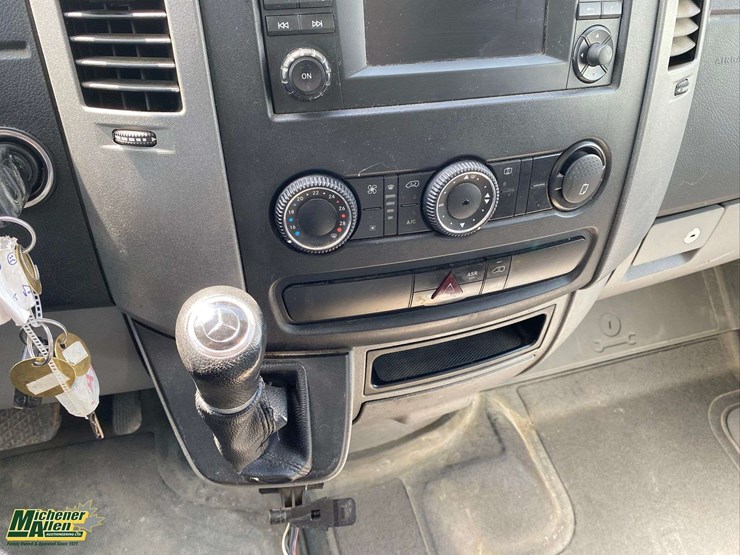 2016-mercedes-benz-sprinter-2500-image-28