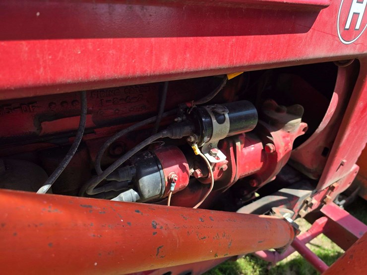 farmall-h-with-dual-loader,-wide-front,-6.00-16-fronts,-13.6-38-rears,-540-pto-with-loader-pump,-whe-image-33