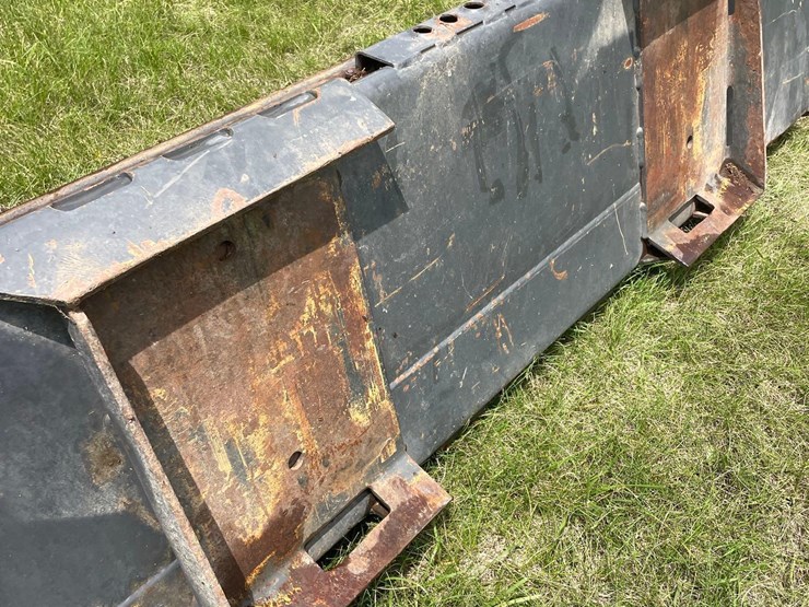skidloader-77"-quick-tach-bucket-image-4