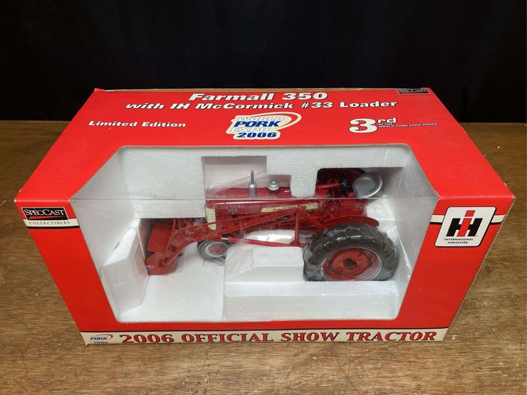 1/16-farmall-350-w/loader-2006-pork-expo-nib-sc-image-3