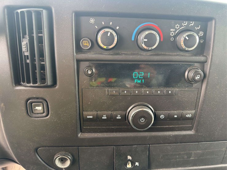 2010-chevrolet-express-2500-image-24