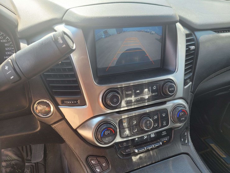 2015-chevrolet-suburban-1500-image-14