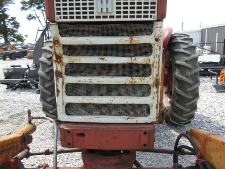 farmall-460-tractor-image-8