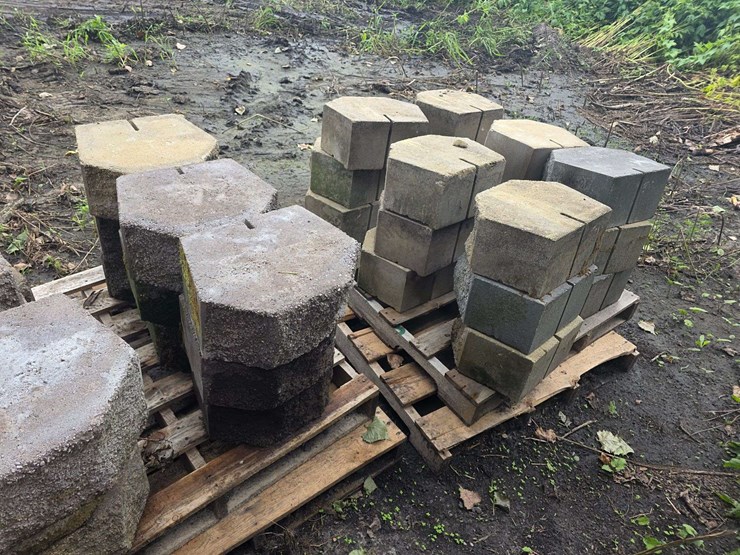 approx-81-landscaping-blocks-image-6