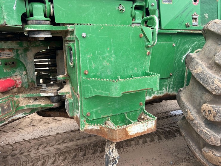 2019-deere-843l-image-16