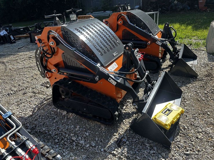 mini-skid-steer-image-4