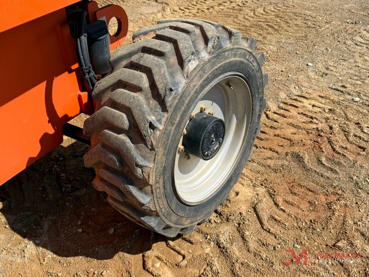 2015-jlg-600s-image-8
