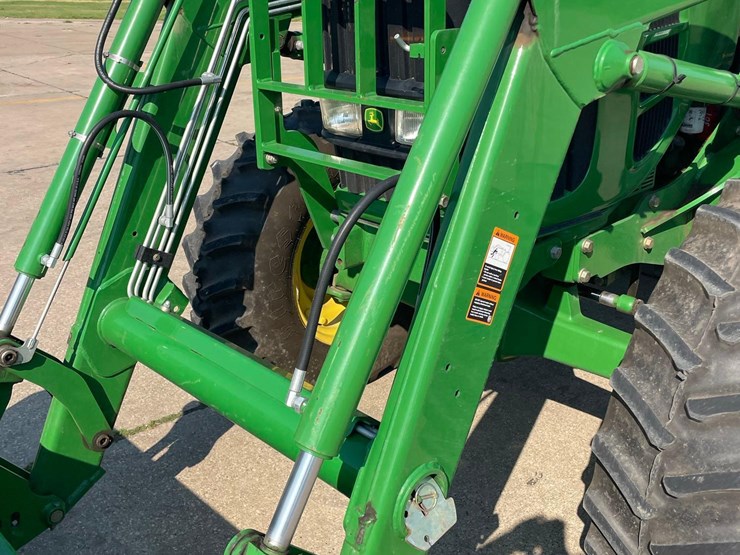 2015-john-deere-6115d-image-25