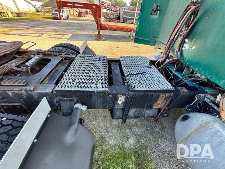 1993-peterbilt-377-image-37