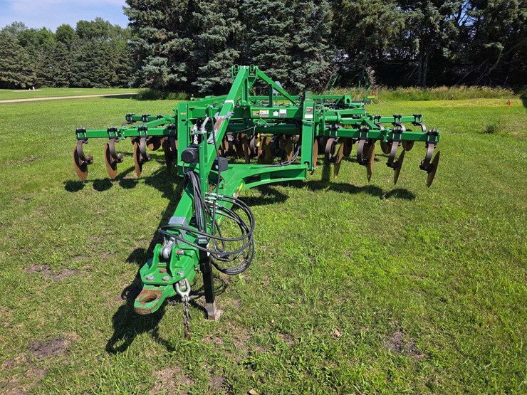 2016-john-deere-18-image-22